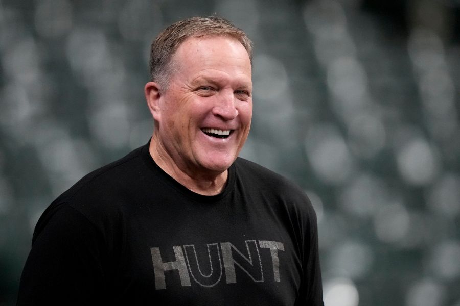 FILE - Milwaukee Brewers manager Pat Murphy watches during batting practice ahead of Game 1 of baseball's National League Championship Series between the Milwaukee Brewers and the Los Angeles Dodgers, Oct. 12, 2025, in Milwaukee. (AP Photo/Brynn Anderson, File)