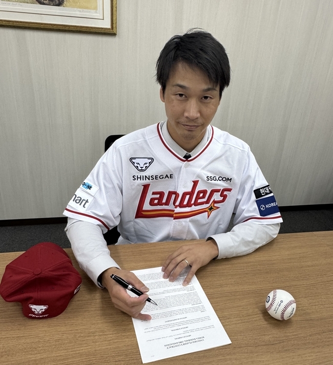 Photograph = SSG Landers