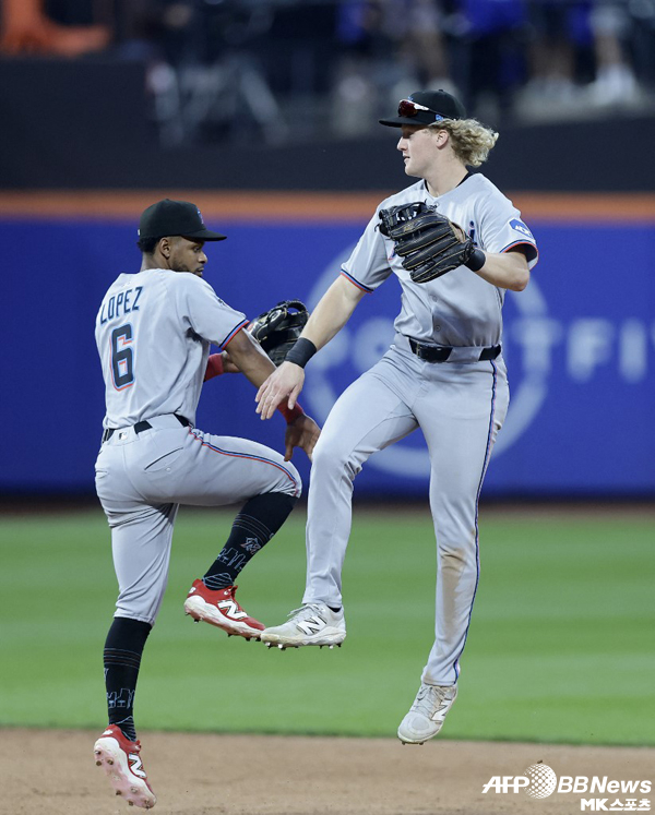 Joey Wimmer (right) is an outfielder who has been recognized for his defensive ability. 사진=ⓒAFPBBNews = News1
