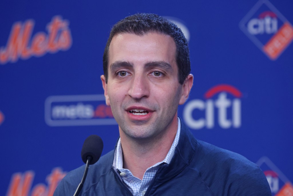 David Stearns, President of Baseball Operations for the NY Mets, speaking at a podium.