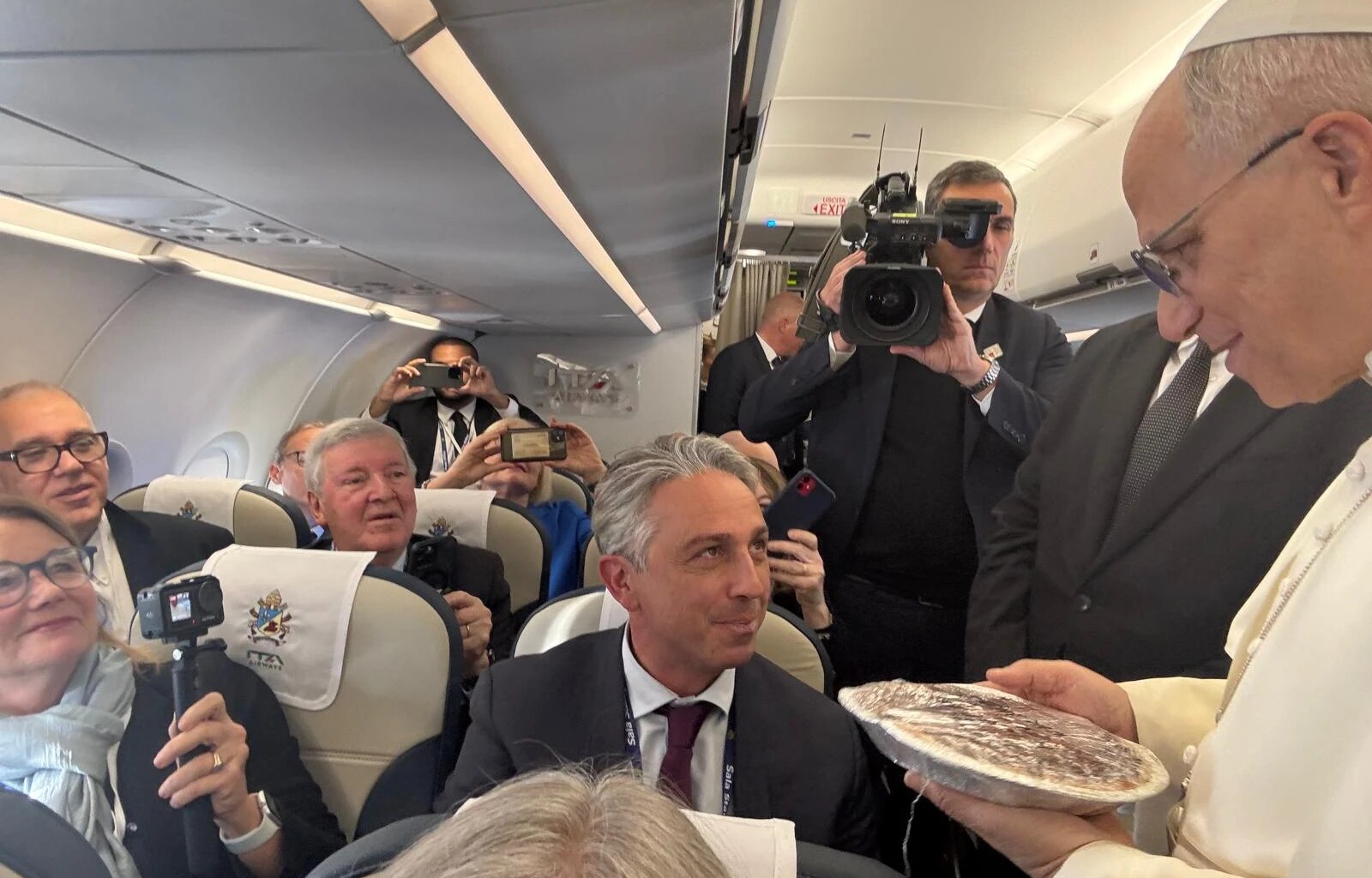 Pies and a baseball bat: The gifts Pope Leo XIV received on the papal flight to Turkey 