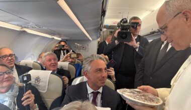 Pies and a baseball bat: The gifts Pope Leo XIV received on the papal flight to Turkey 