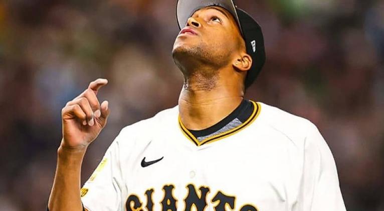 Cuban pitcher Raidel Martínez concludes season in Japan