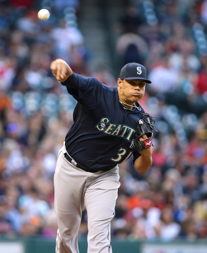 Seattle Mariners relief pitcher Yoervis Medina (31) throws to first base.