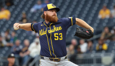 Two-time All-Star accepts qualifying offer from Brewers