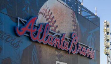 Braves sign Raisel Iglesias to $16M extension, acquire Mauricio Dubón from Astros