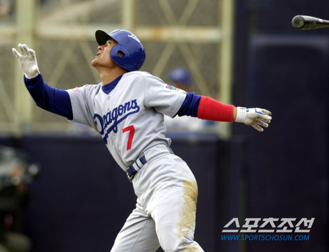 Sun Dong-yeol, a 61-year-old who returned to Chunichi 25 years ago, handled two hitters with seven pitches in the legend match, and Lee Jong-beom 'I was happy'