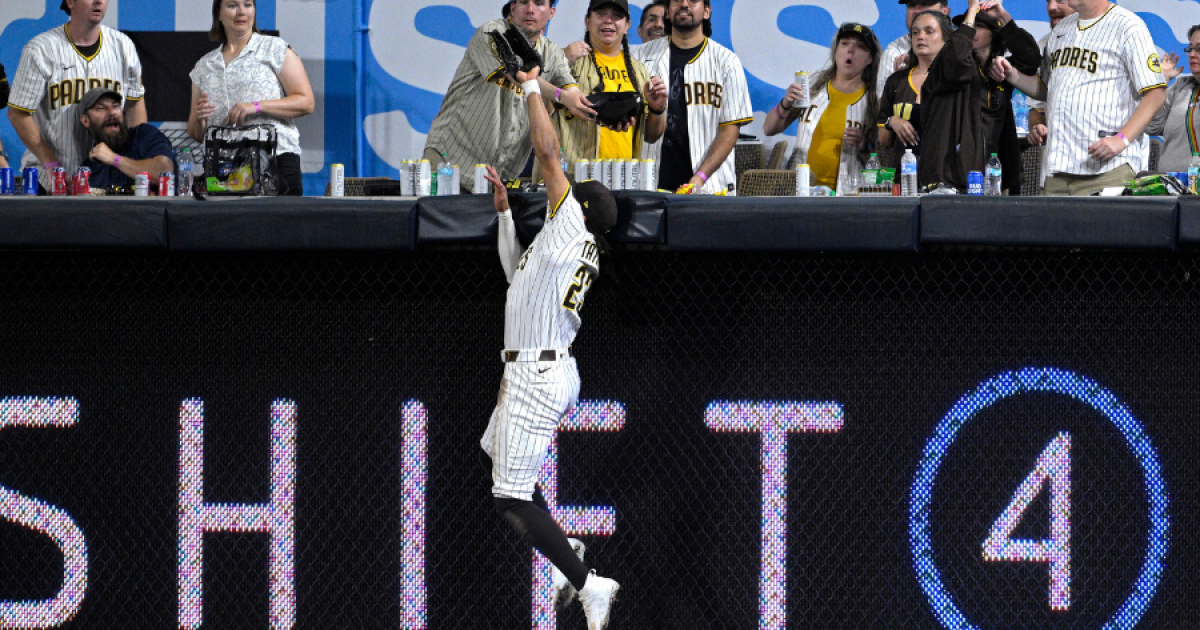 Padres star Fernando Tatis Jr. takes home second career Gold Glove Award
