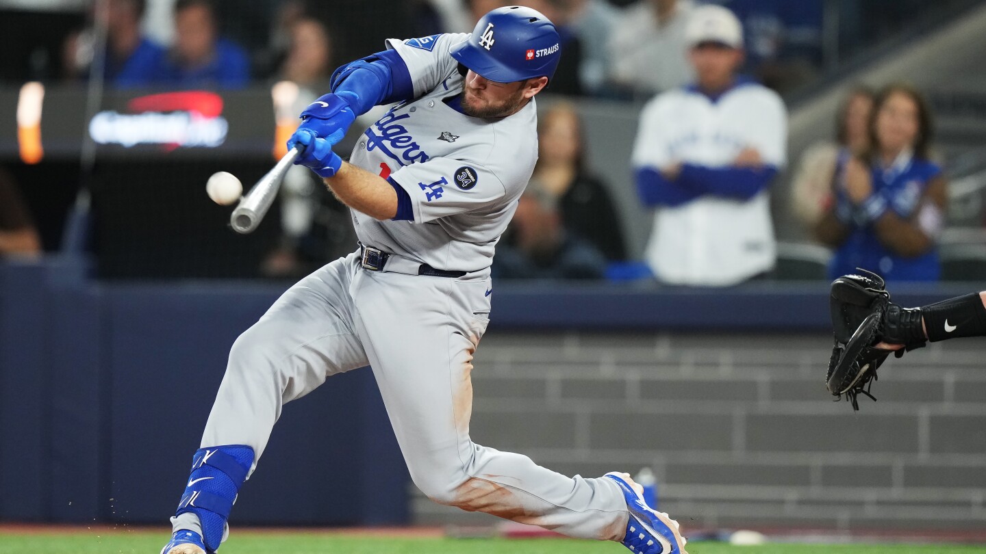 Dodgers exercise contract options of Max Muncy and Alex Vesia