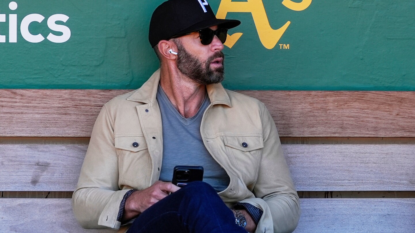 Miami Marlins promote Gabe Kapler to general manager