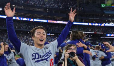 Yoshinobu Yamamoto introduces his rescue dog to Dodgers fans