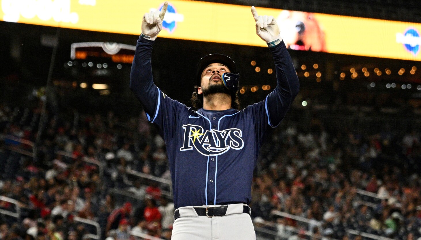 White Sox not 'actively looking to move anyone', looking to grow from within