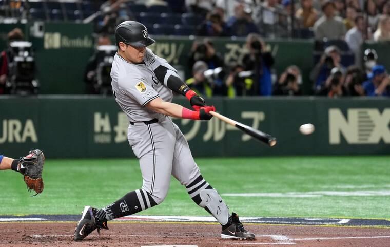 DARREN YAMASHITA-IMAGN IMAGES
Yomiuri Giants first baseman Kazuma Okamoto hits a single, on March 16, against the Chicago Cubs during the second inning at Tokyo Dome. Slugger Kazuma Okamoto and right-hander Kona Takahashi became the latest Japanese stars posted for MLB free agency today.