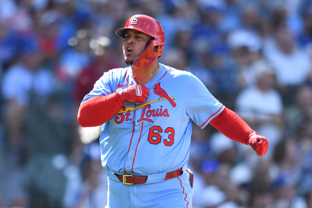 Cardinals Re-Sign Yohel Pozo To Major League Deal