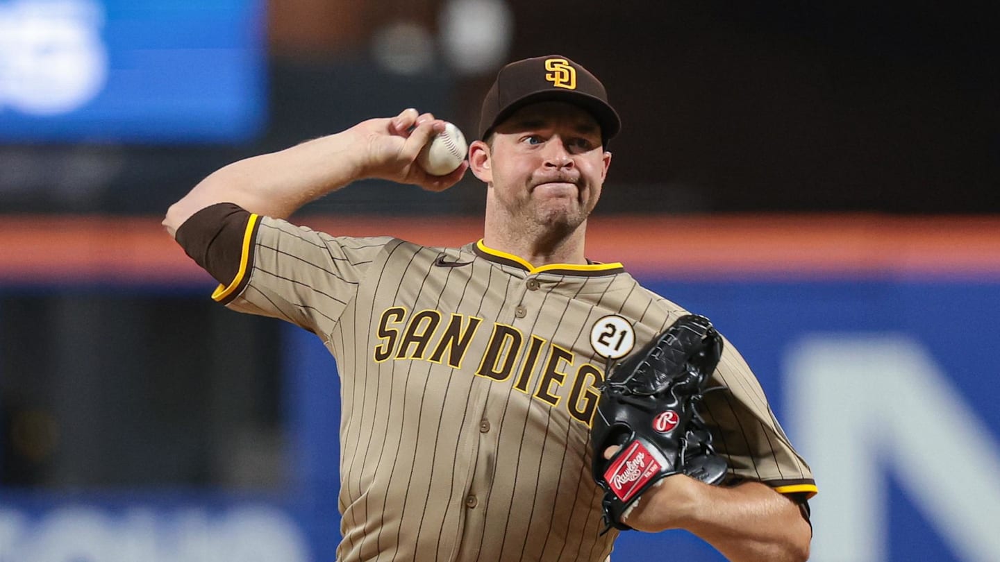 Sep 16, 2025; New York City, New York, USA; San Diego Padres starting pitcher Michael King (34) delivers a pitch during the third inning against the New York Mets at Citi Field. Mandatory Credit: Vincent Carchietta-Imagn Images