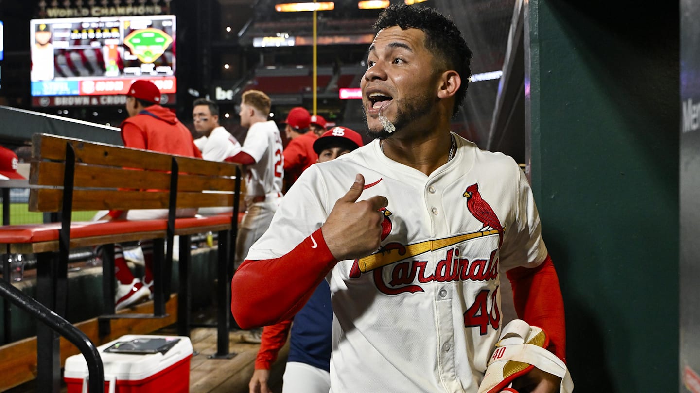 Aug 25, 2025; St. Louis, Missouri, USA;  St. Louis Cardinals designated hitter Willson Contreras (40) yells from the dugout  after he was ejected by umpire Derek Thomas (not pictured) during the seventh inning against the Pittsburgh Pirates at Busch Stadium. Mandatory Credit: Jeff Curry-Imagn Images