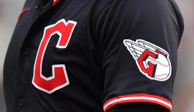 Mariners Blockbuster Trade Idea Lands Guardians' Four-Time Gold Glover