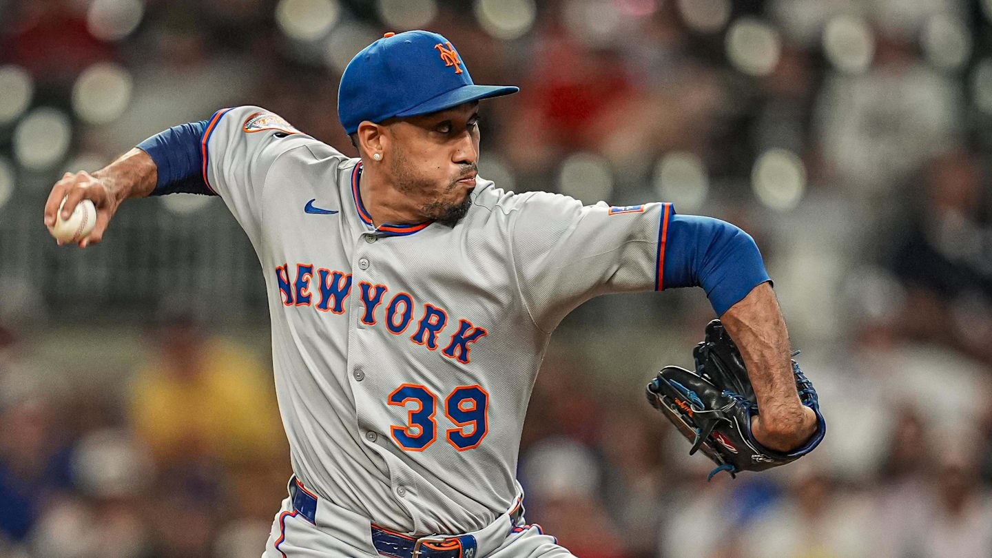 Aug 23, 2025; Cumberland, Georgia, USA; New York Mets relief pitcher Edwin Diaz (39) pitches against the Atlanta Braves during the ninth inning at Truist Park. Mandatory Credit: Dale Zanine-Imagn Images