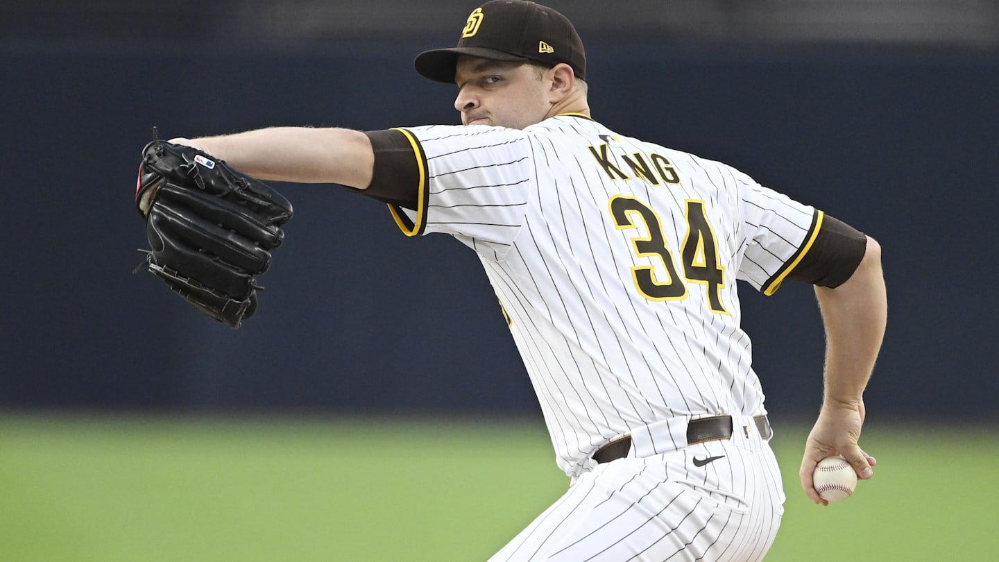 Sep 27, 2025; San Diego, California, USA; San Diego Padres starting pitcher Michael King (34) delivers during the first inning against the Arizona Diamondbacks at Petco Park. Mandatory Credit: Denis Poroy-Imagn Images