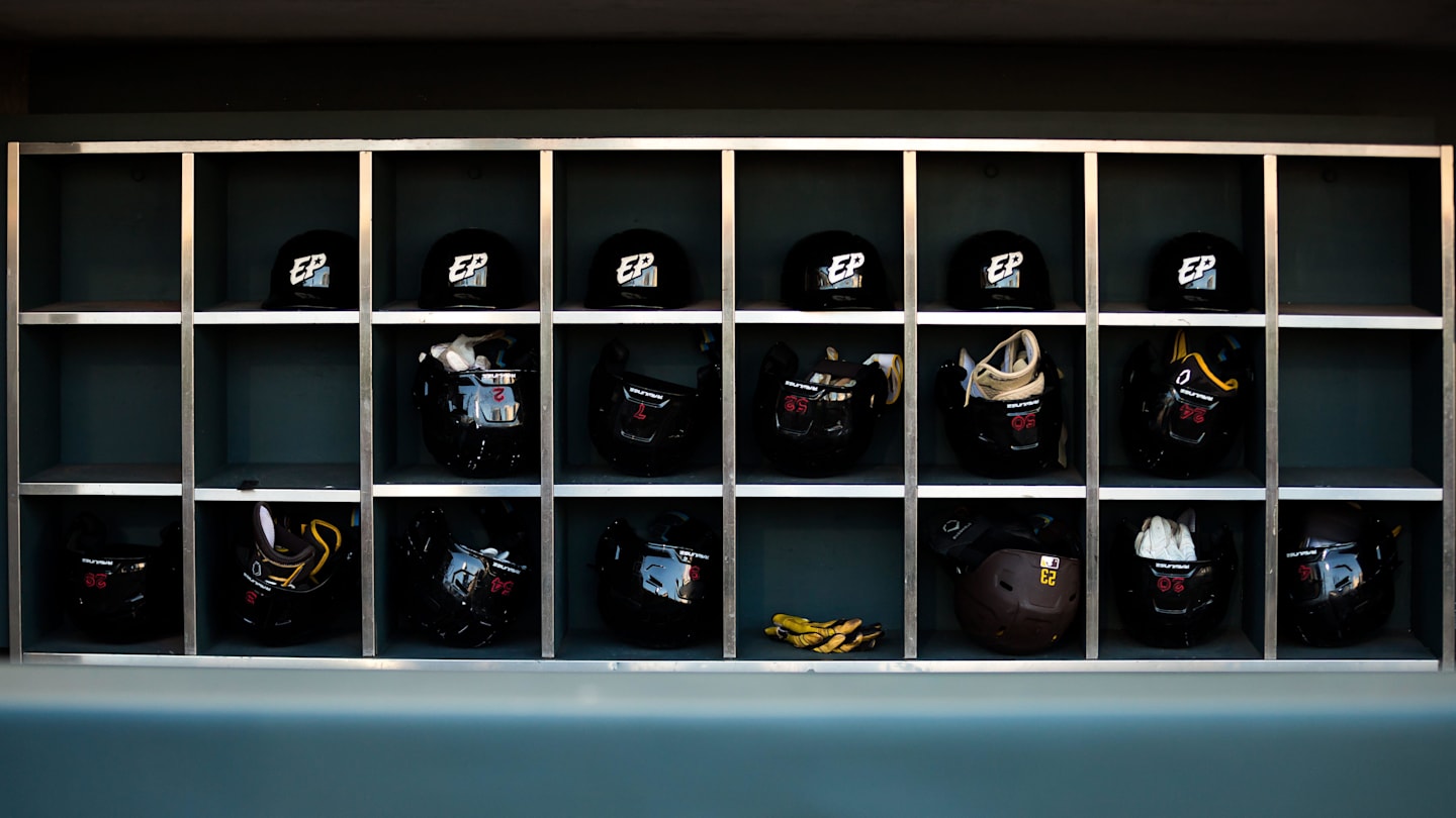 Padres Sign Free Agent Outfielder