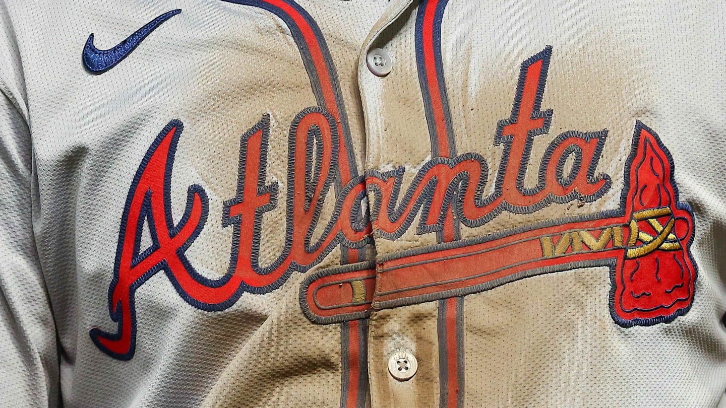 One Player Braves Should Re-Sign, One They Shouldn't