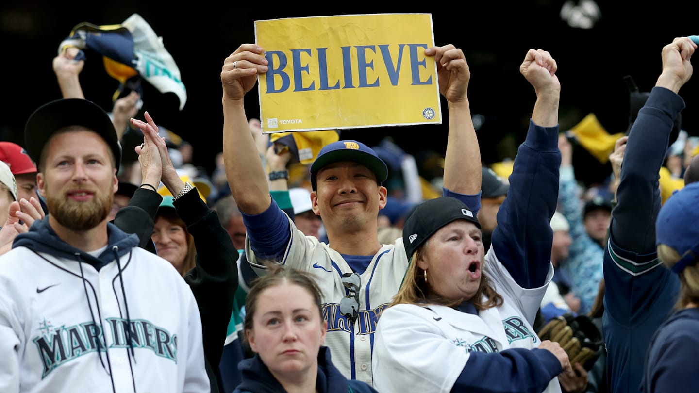 American League Championship Series - Toronto Blue Jay v Seattle Mariners - Game Four