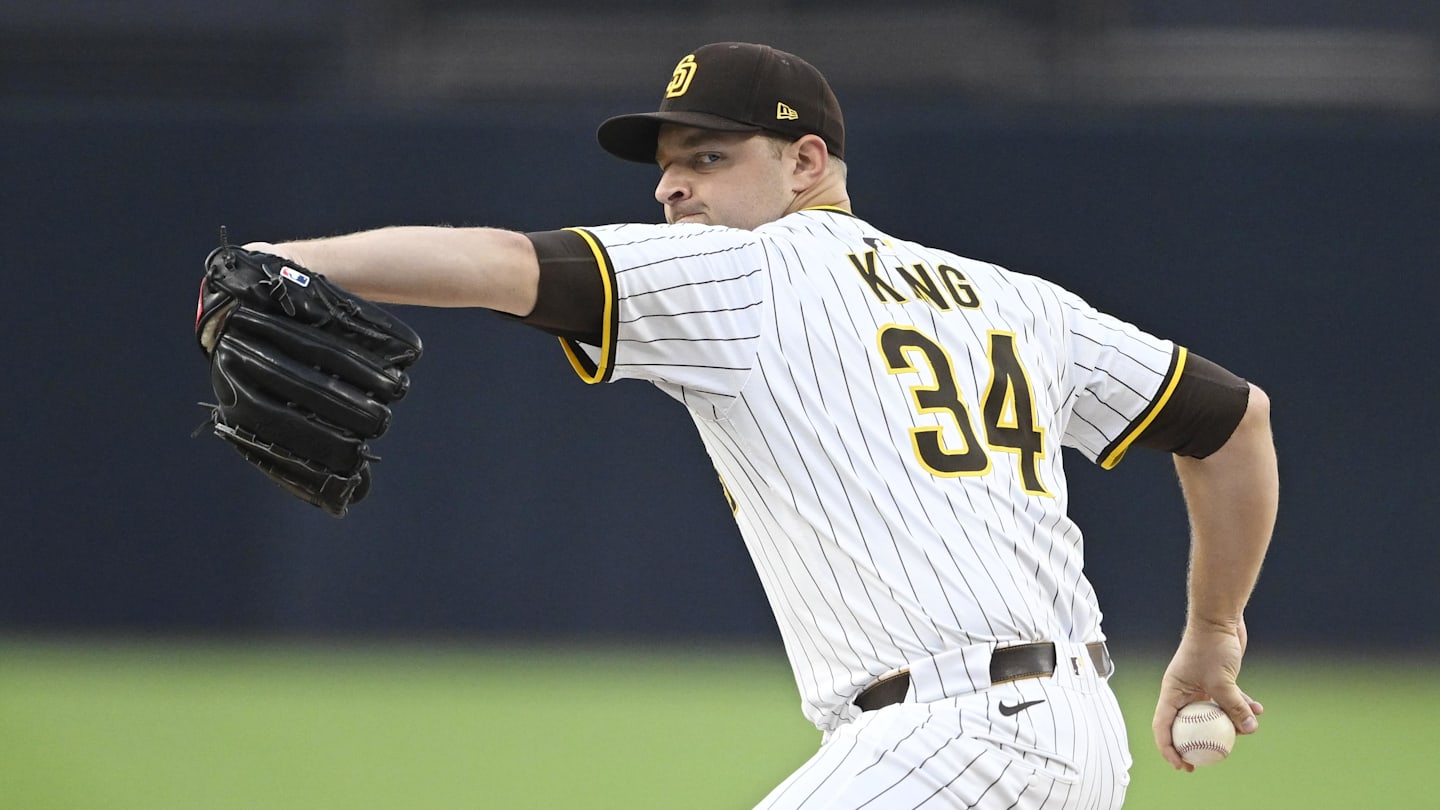 Sep 27, 2025; San Diego, California, USA; San Diego Padres starting pitcher Michael King (34) delivers during the first inning against the Arizona Diamondbacks at Petco Park. Mandatory Credit: Denis Poroy-Imagn Images