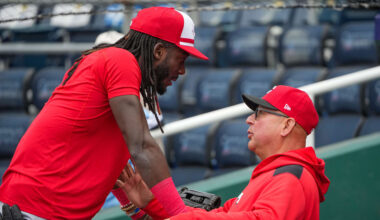 Cincinnati Reds designated hitter Elly De La Cruz (44) talks with manager Terry Francona (77)
