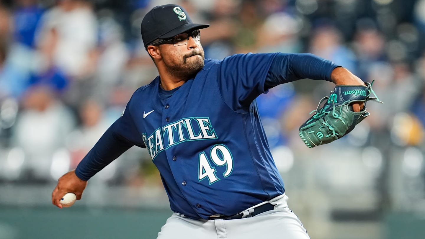 Diamondbacks Sign Former Mariners Reliever