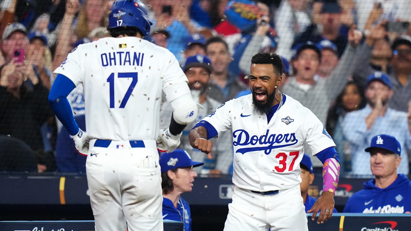 World Series - Toronto Blue Jays v Los Angeles Dodgers - Game 3