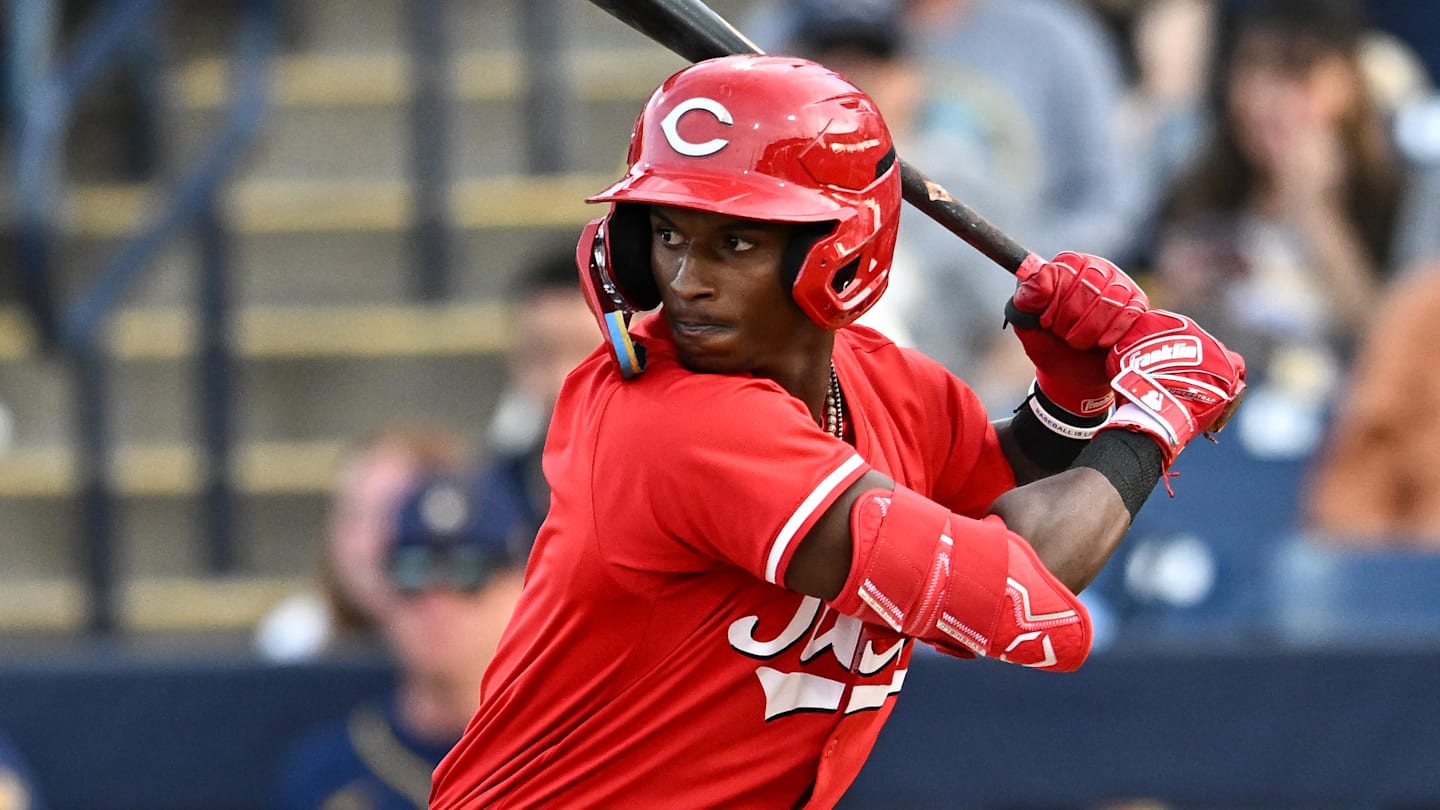 Cincinnati Reds outfielder Carlos Jorge