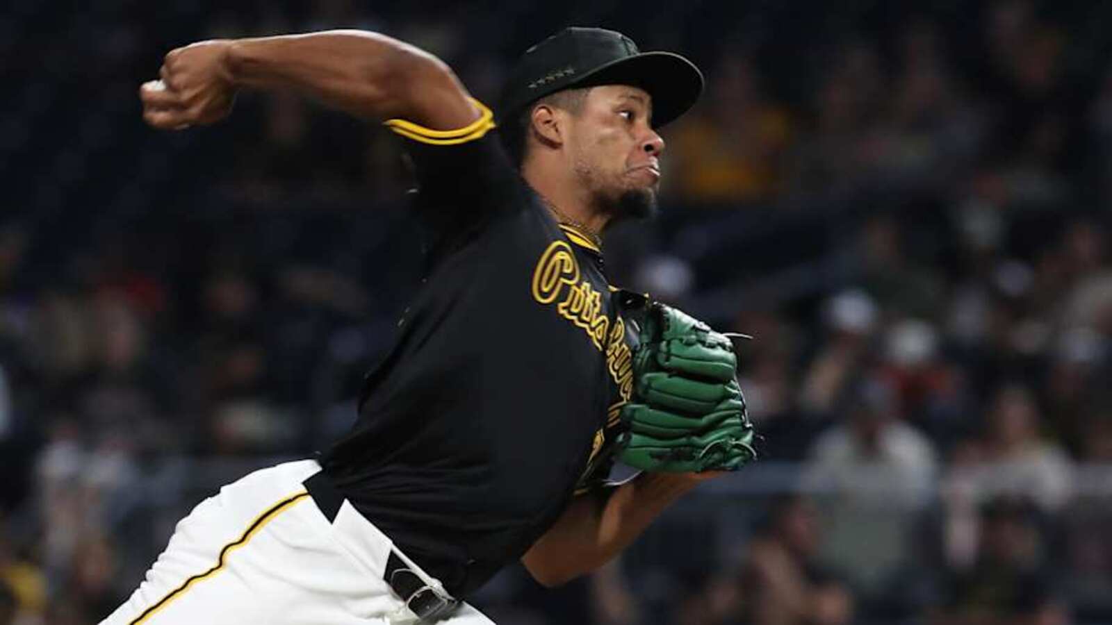 Pirates Relief Pitcher Signs with Japanese Team