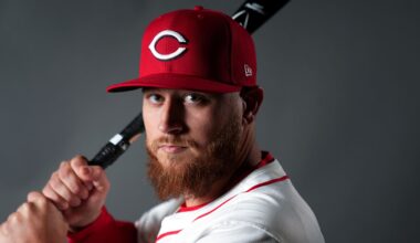 Reds Bring Back Familiar Utility Player on Minor League Contract