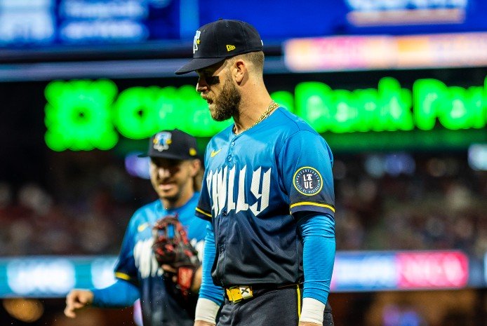 Bryce Harper takes swings wearing ‘Not Elite’ t-shirt – Phillies Nation