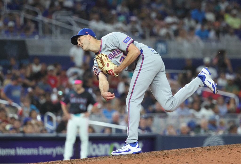 Tyler Rogers #71 of the New York Mets throws a pitch