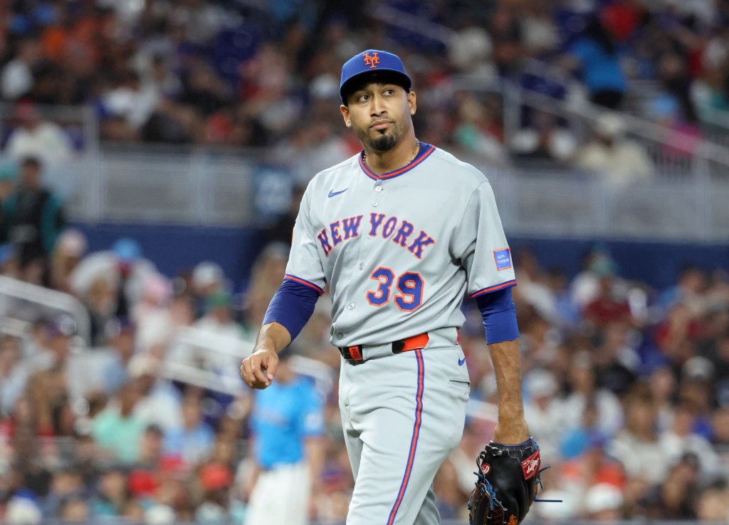 Edwin Díaz #39 of the New York Mets walks back to the dugout after ending the fifth inning.