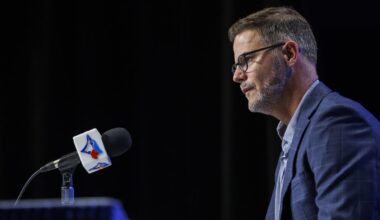 Blue Jays Sign 'Utility Guru', Two Others Amid Quiet Offseason