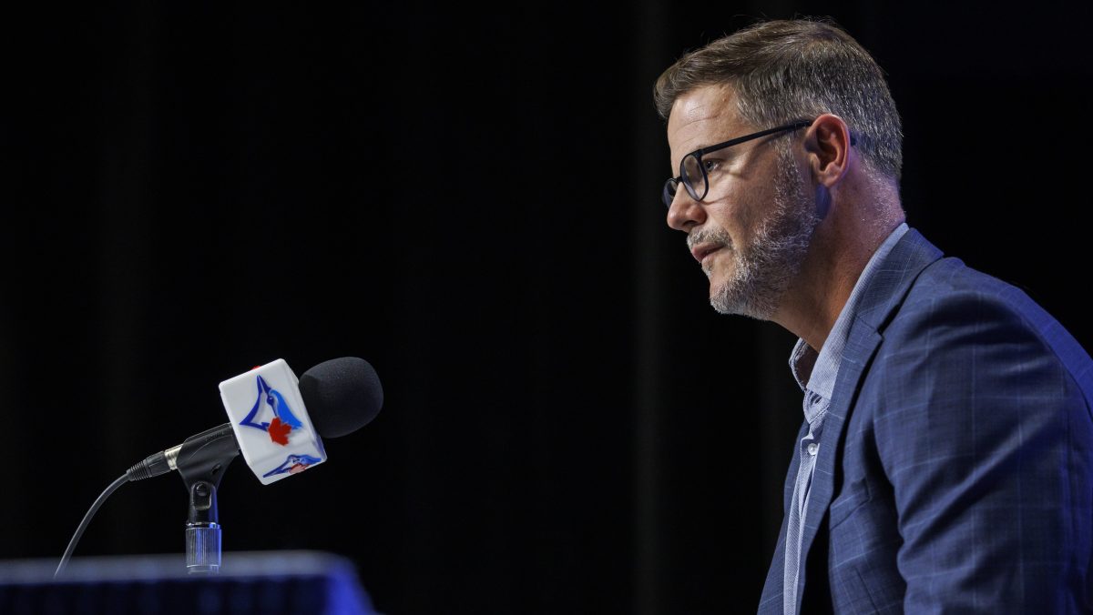 Blue Jays Sign 'Utility Guru', Two Others Amid Quiet Offseason