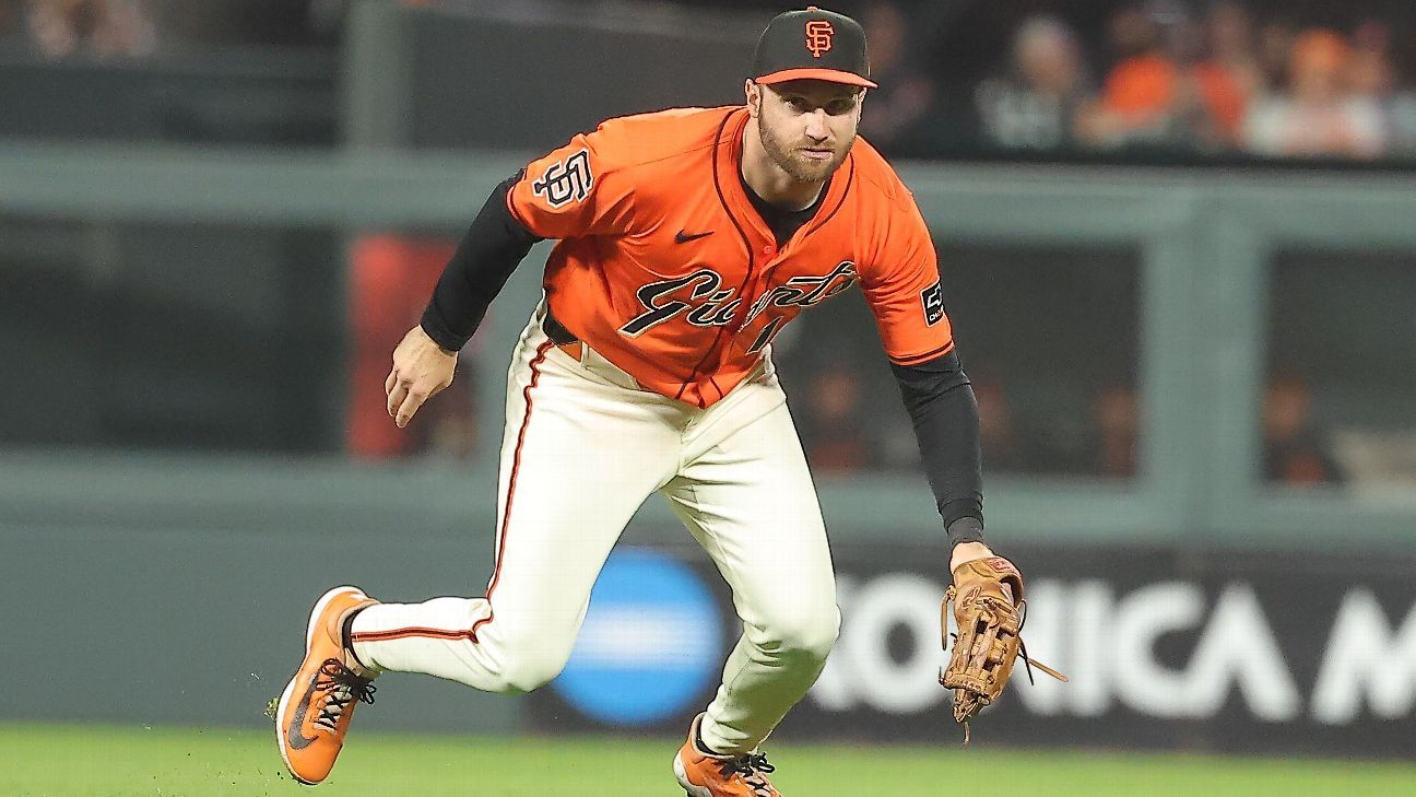 Giants infielder Casey Schmitt undergoes left wrist surgery