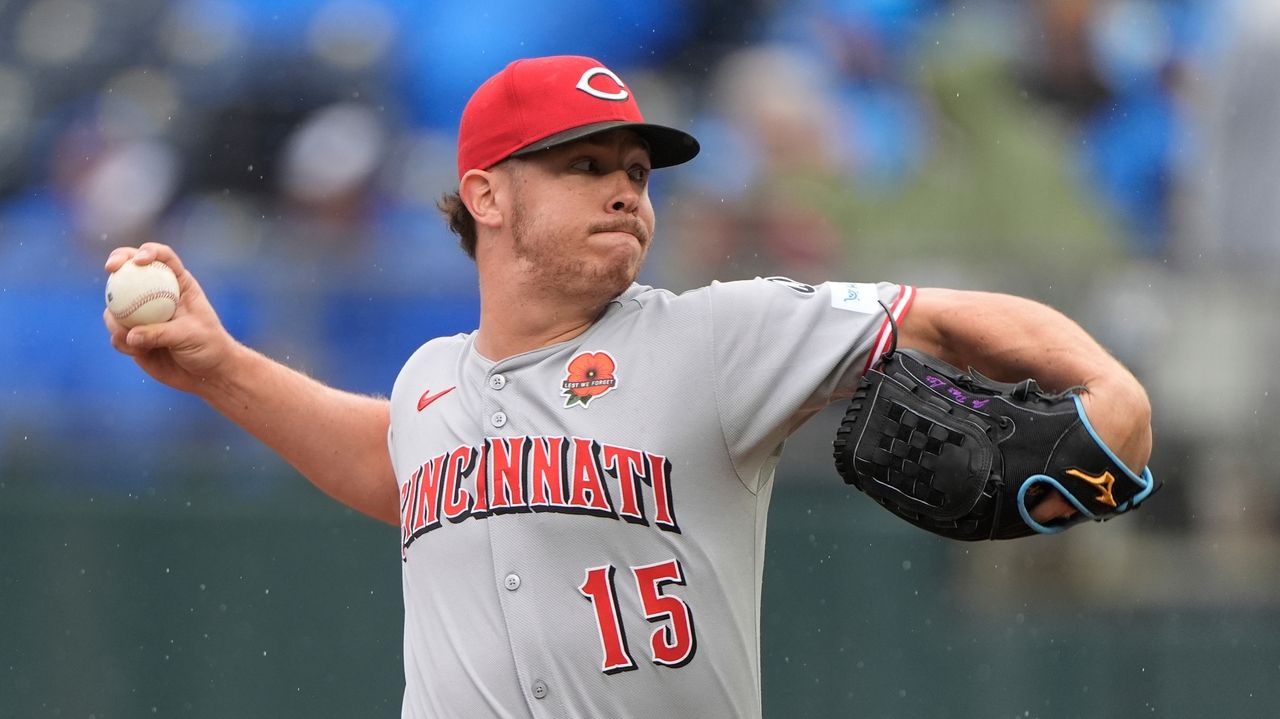 Reds closer Emilio Pagán returns on $20 million, 2-year deal, AP sources say