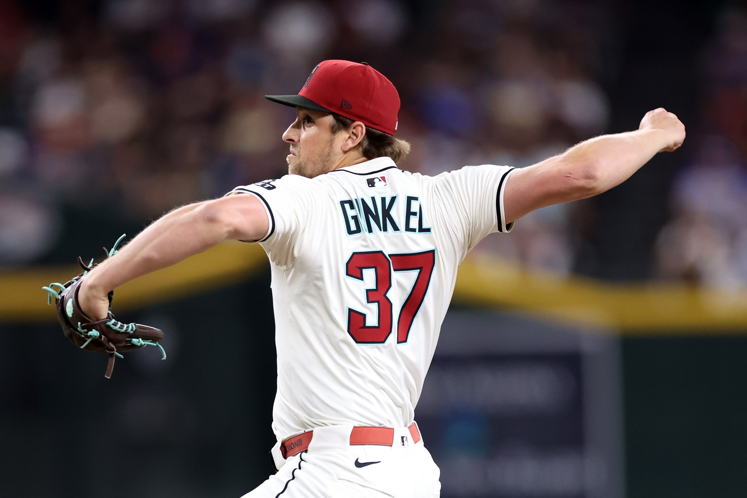 D-backs tender contracts to… just about everyone