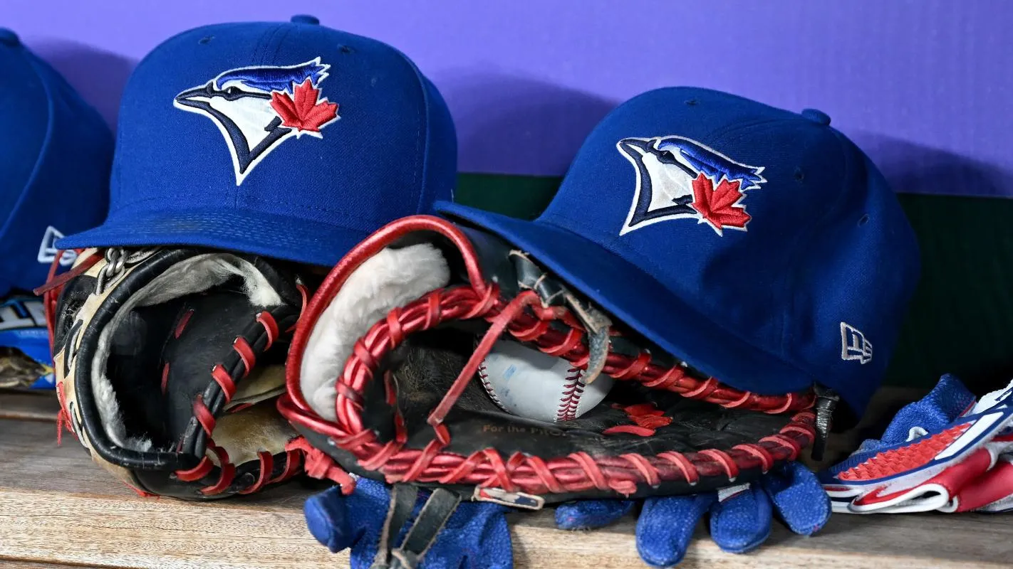 Toronto Blue Jays sign free agent catcher