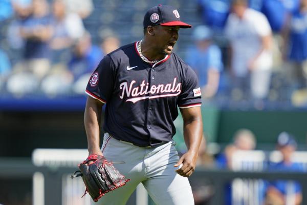 Nationals trade LHP Jose A. Ferrer to Mariners for C Harry Ford