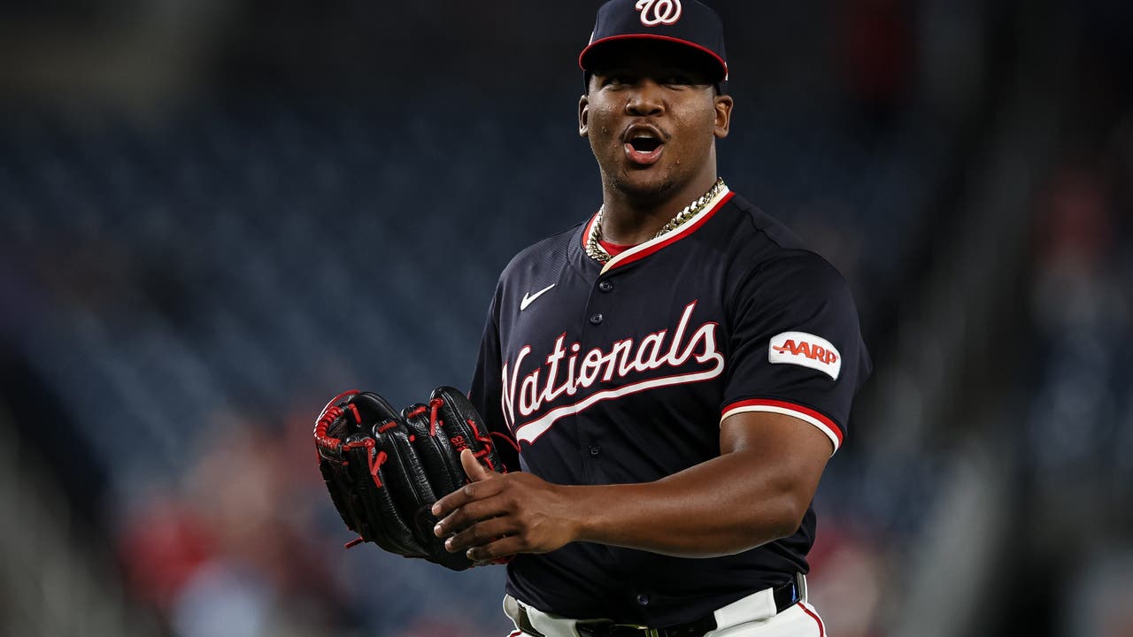 Seattle Mariners acquire reliever Jose Ferrer