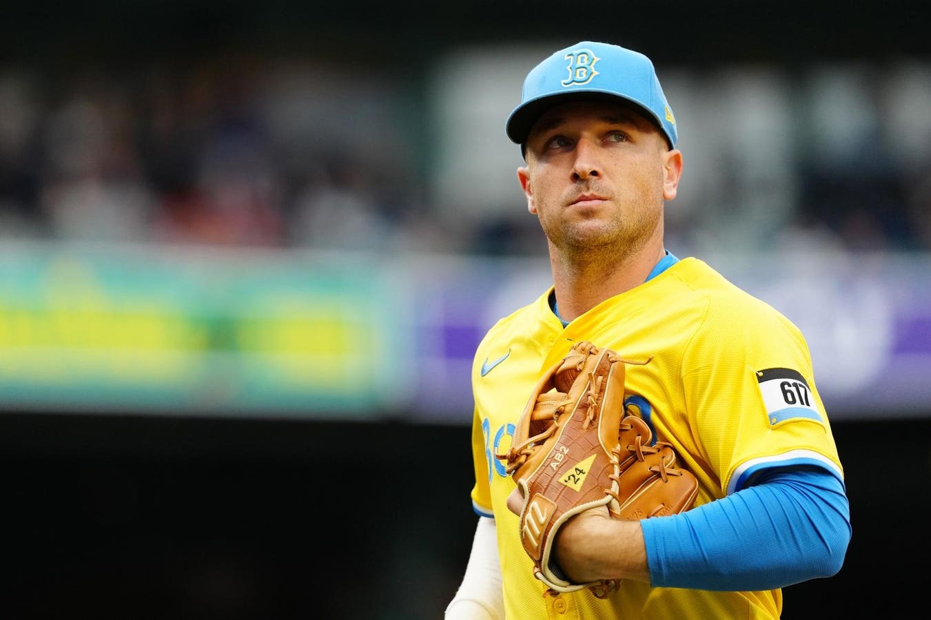 Cubs’ $61 Million, 4-Time Gold Glover Touts ‘Advantages’ Of Adding Alex Bregman