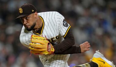 Braves sign reliever Robert Suarez to 3-year, $45 million contract