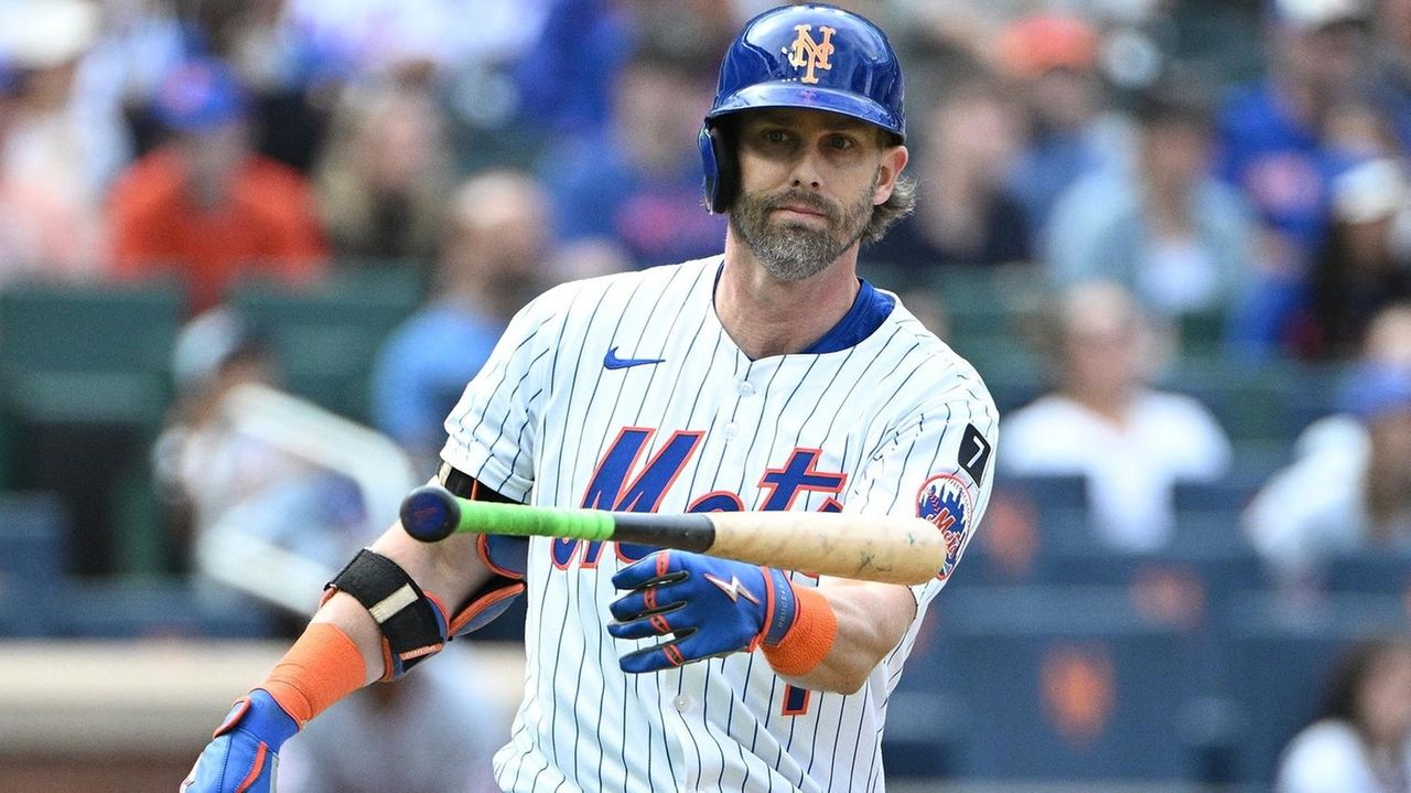 Mets trade Jeff McNeil to A's for minor-league pitcher