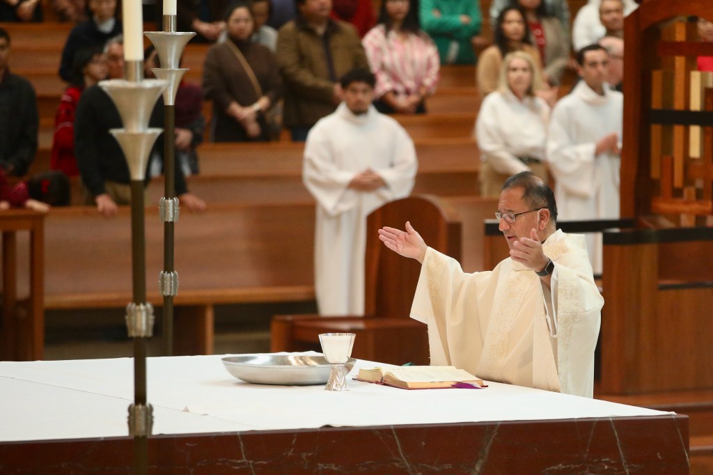 Christmas Mass warmed hearts at the Cathedral of Our Lady of Angels – Daily News