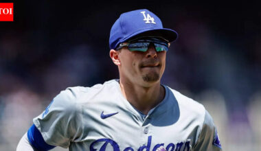 Los Angeles Dodgers' star Kike Hernandez takes on a festive role in a surprise Christmas visit | MLB News