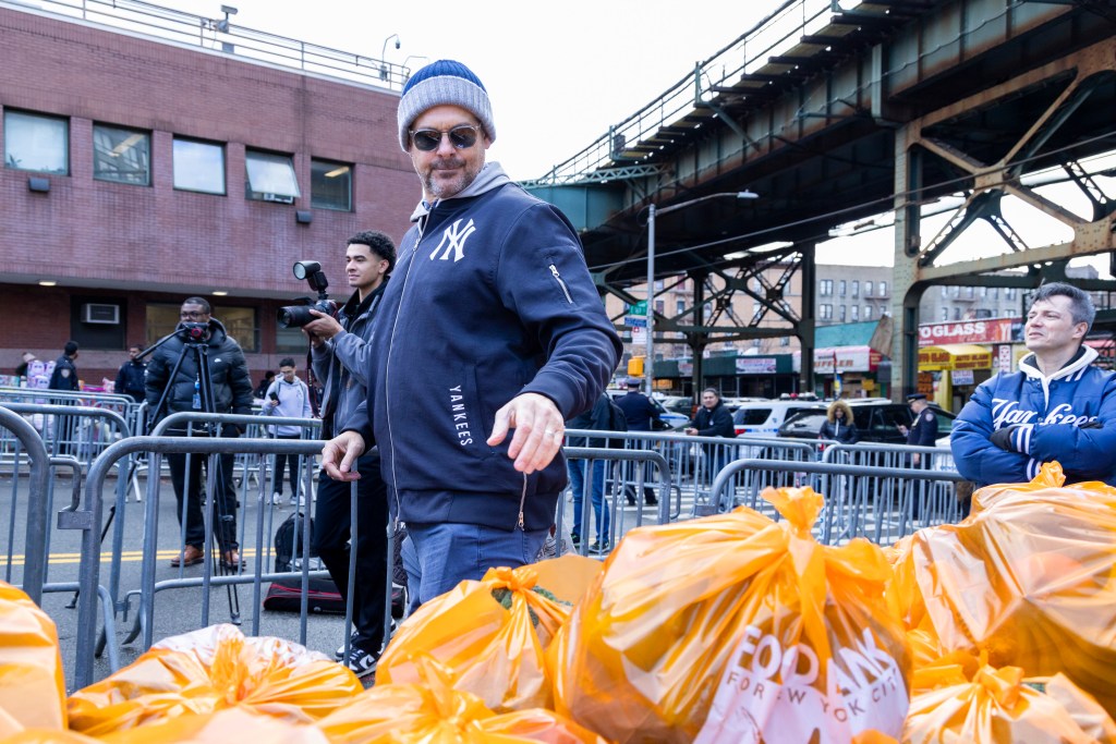 New York Yankees manager Aaron Boone, the 44th precinct and the Food Bank of New York City are distributing food and toys to 500 neighborhood families, Friday, Dec. 19, 2025, in Bronx, NY. 